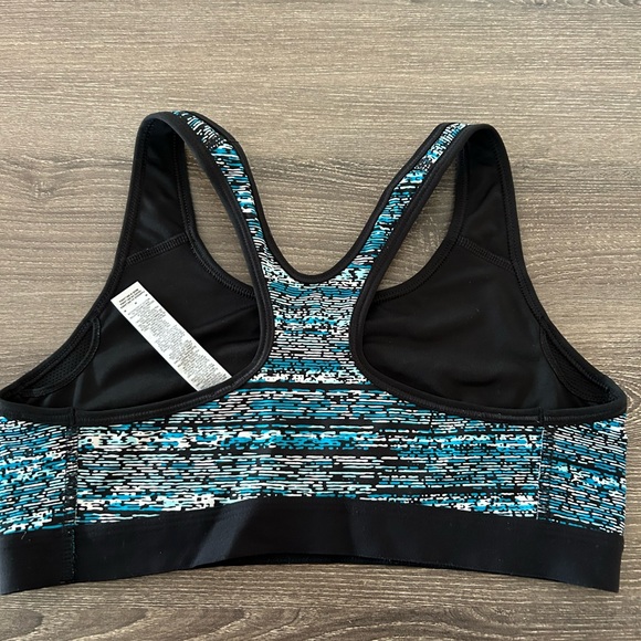 Nike pro sports bra size medium - Picture 2 of 5